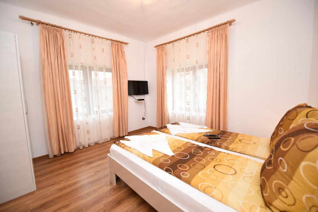 Casa Para Hotel Hateg Luaran gambar